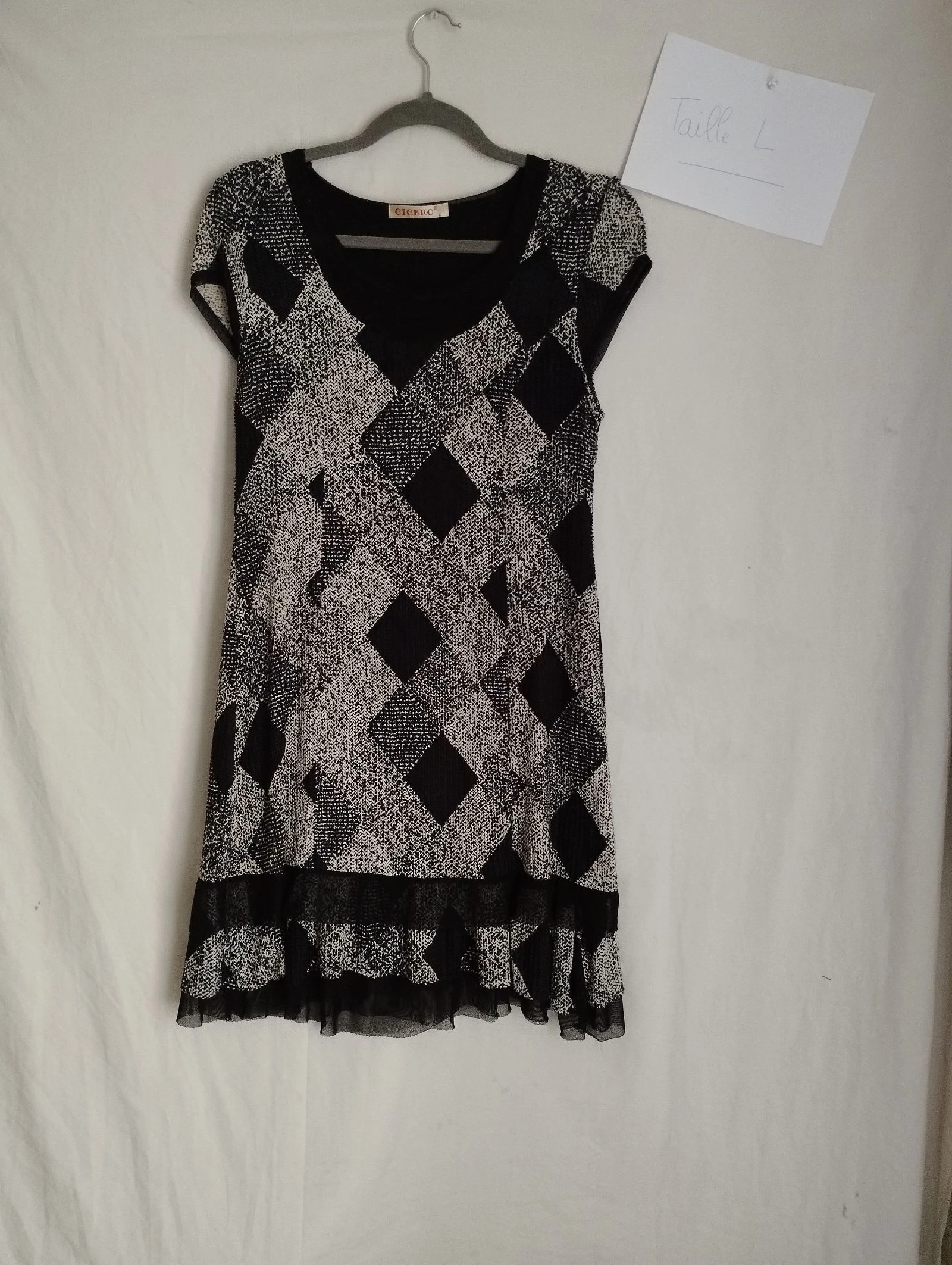 Robe courte à motif géométrique noir et blanc CICERO (Taille L).